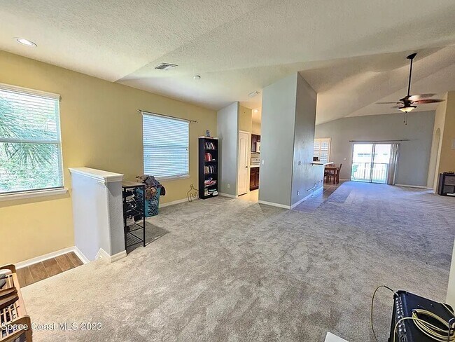 Building Photo - 927 Ocaso Ln