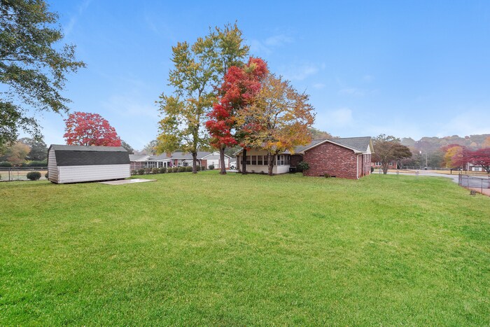 Building Photo - 409 Shamrock Dr