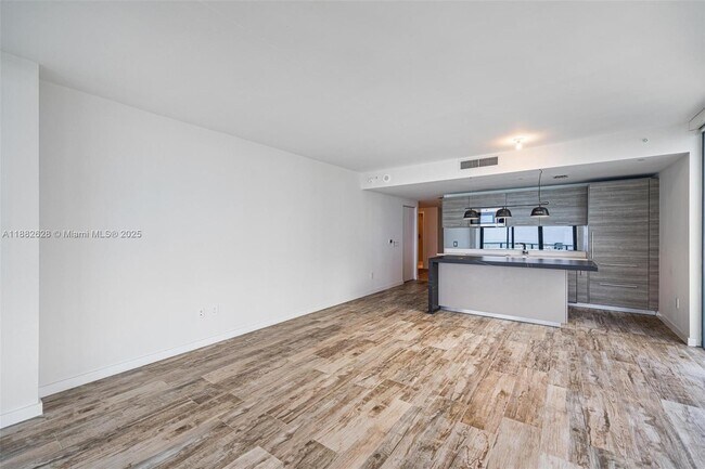 Building Photo - 650 NE 32nd St