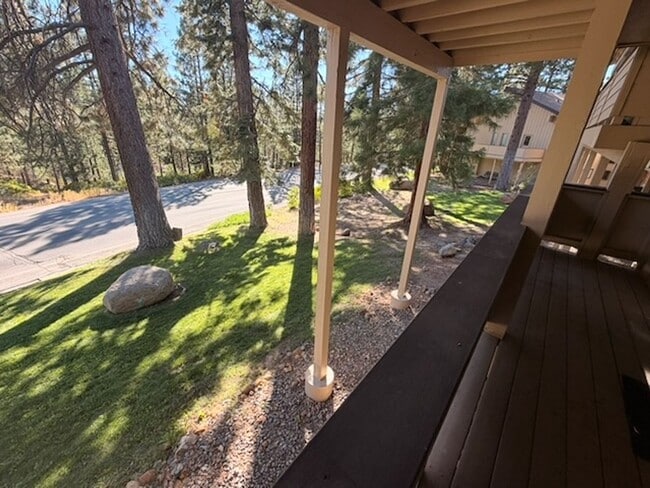 Building Photo - 321 Ski Way