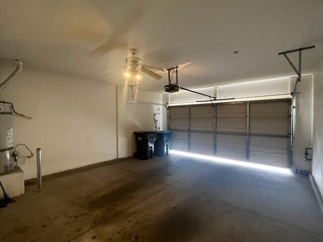 Building Photo - Great single story 3 bedroom house for rent!