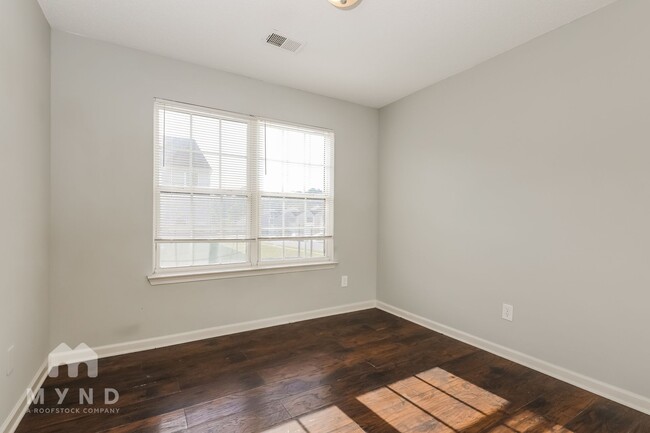 Building Photo - 1211 Brookstone Rd