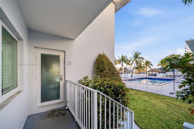 Building Photo - 7207 Bay Dr