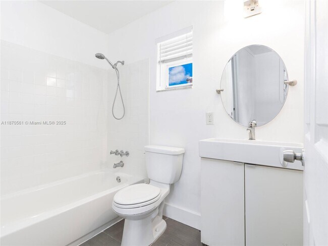 Building Photo - 2020 Miami Rd