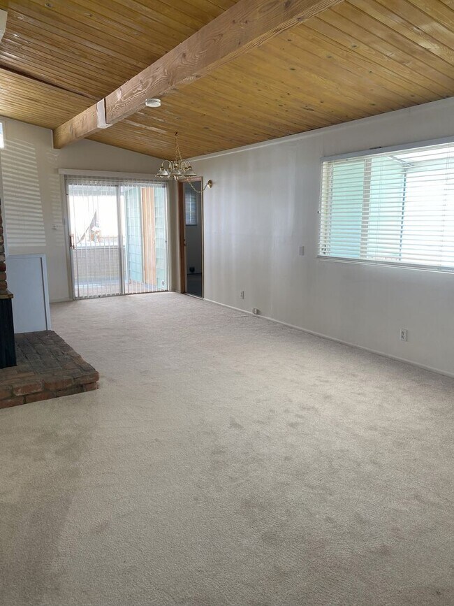 Building Photo - East End 3 Bedroom