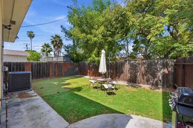 Building Photo - 6250 Dorothy Dr