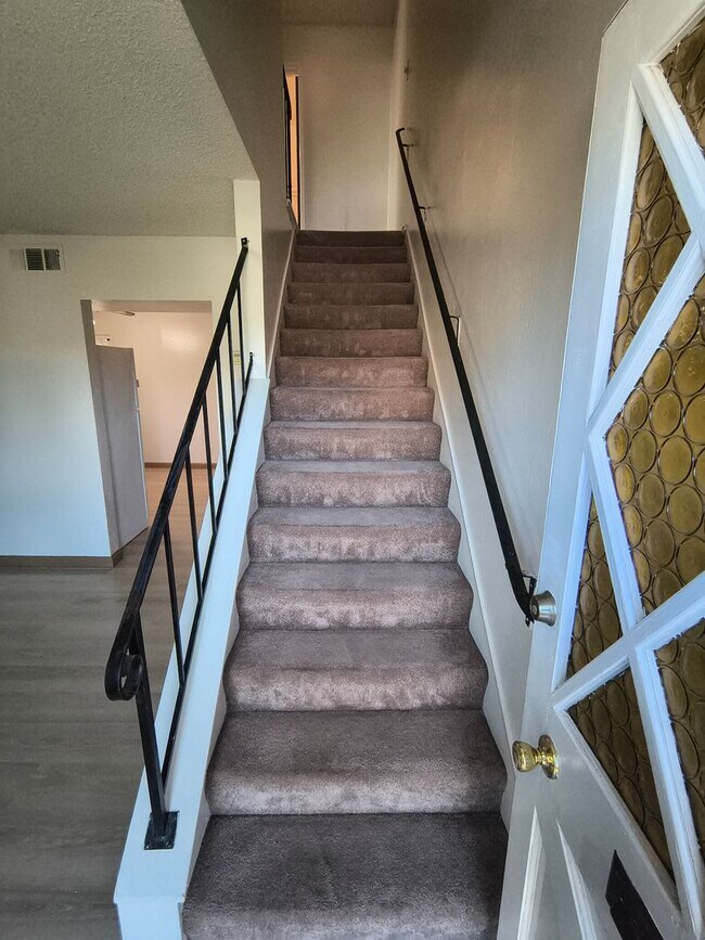 Building Photo - EBN T 22274 - 22278