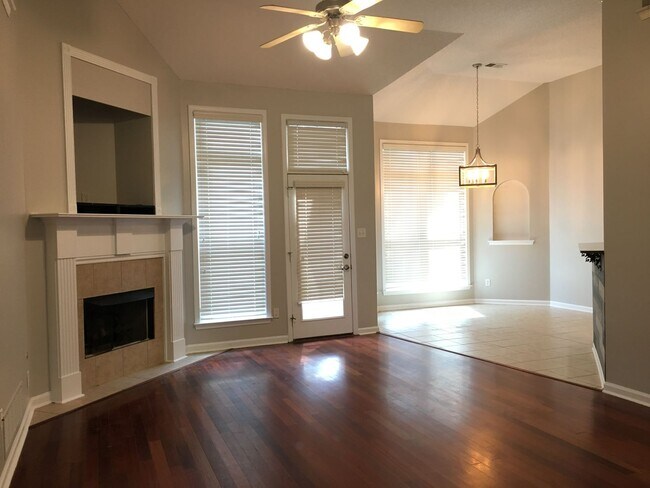 Building Photo - Ewing Place in Arlington! Pets are allowed, fees apply! Fenced in back yard!