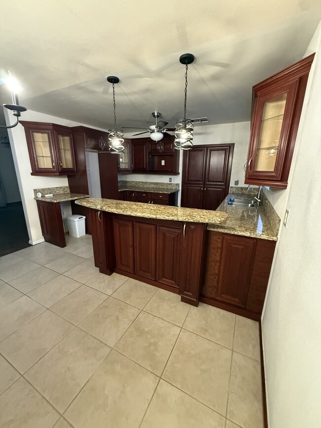 Building Photo - 422 Emery Dr