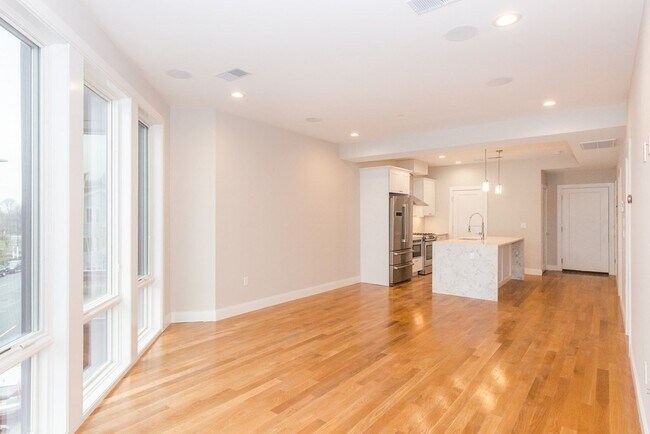 Building Photo - 275 Old Colony Ave