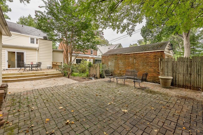 Building Photo - Classic Chevy Chase Charm in NW DC Availab...