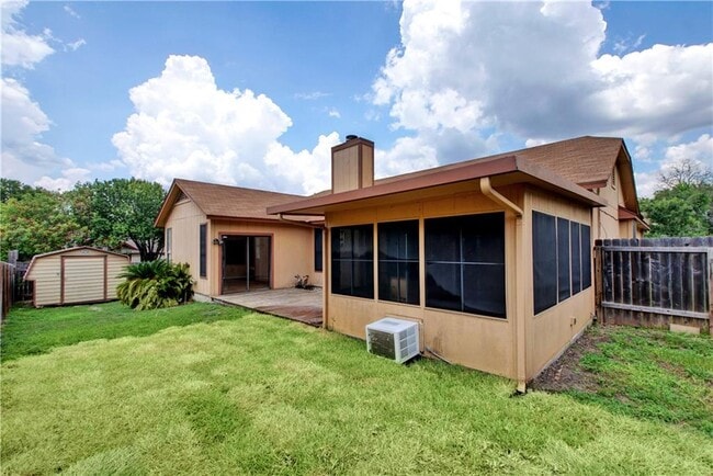 Building Photo - 1713 Woodwind Ln
