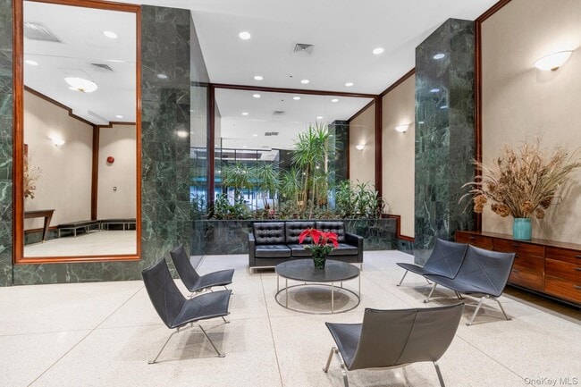 Building Photo - 340 E 93rd St