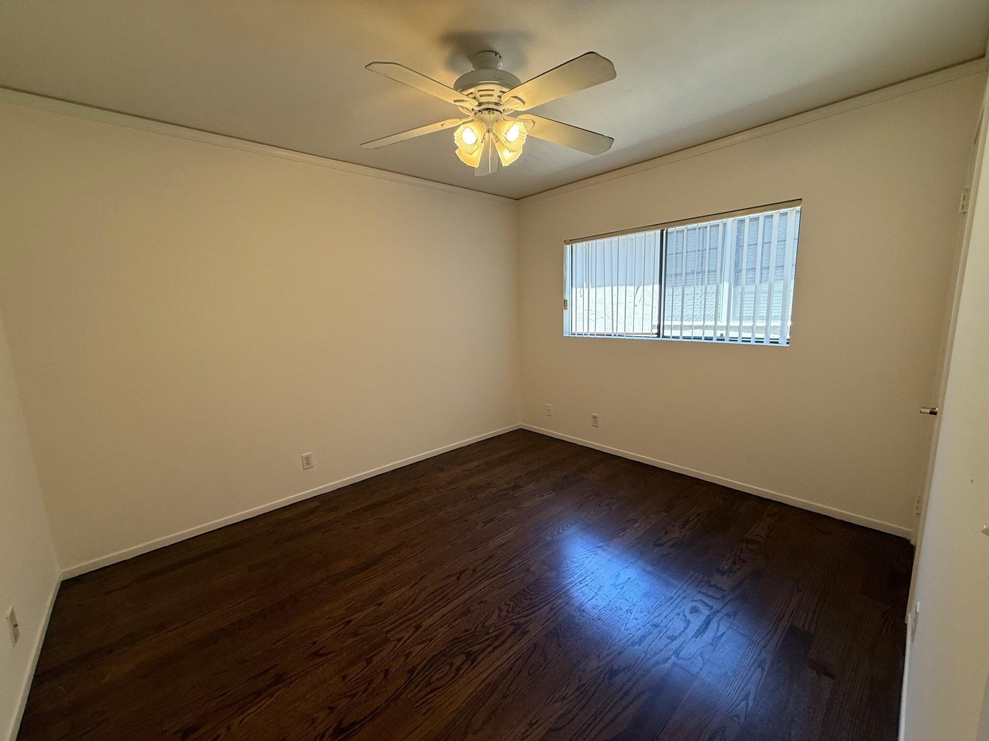 1 bedroom upstairs with ceiling fan/light & hardwood floors - 10330 Riverside Dr