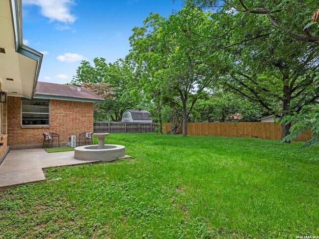 Building Photo - 5026 Lakewood Dr