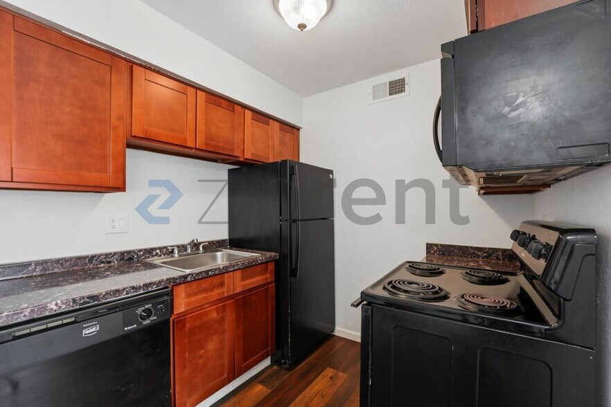 Building Photo - Unit 411