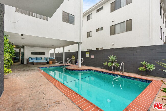Building Photo - 419 N Oakhurst Dr