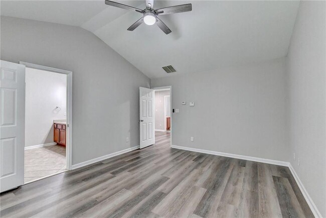 Building Photo - 2208 Staunton Dr NW