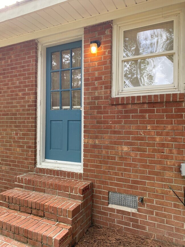 Building Photo - 577 S 7th St