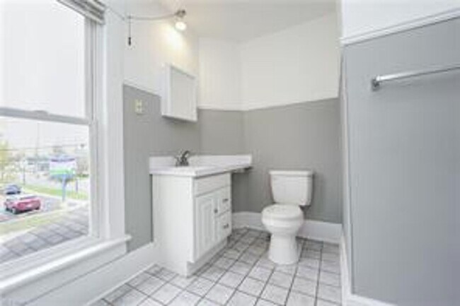 Building Photo - 554 Creedmore Ave