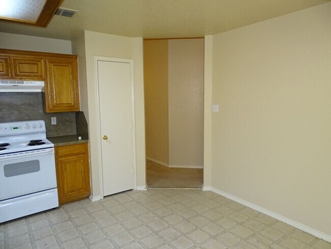 Building Photo - 6046 Mountain Meadow