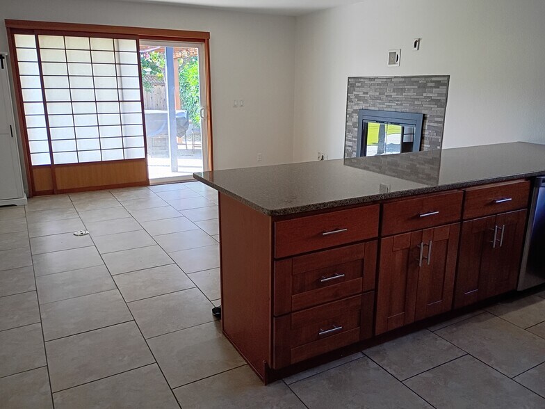 Looking from kitchen across dining area - 1519 Altamont Ave