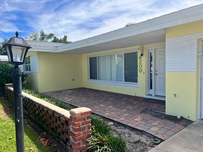 Building Photo - MAXIMO MOORINGS 3/2/2 HOME NEAR ST. PETE B...