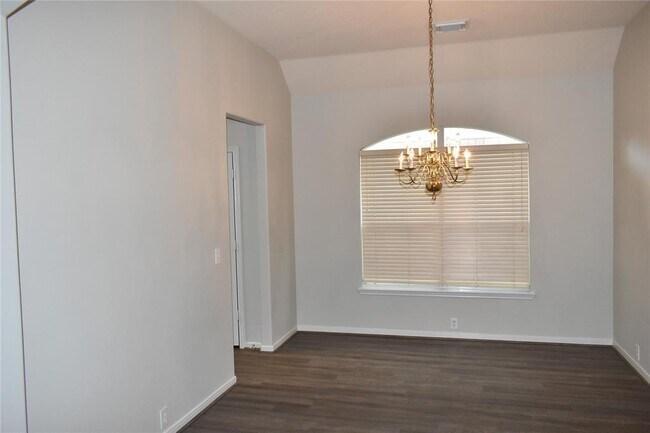 Building Photo - 11111 Sprucedale Ct