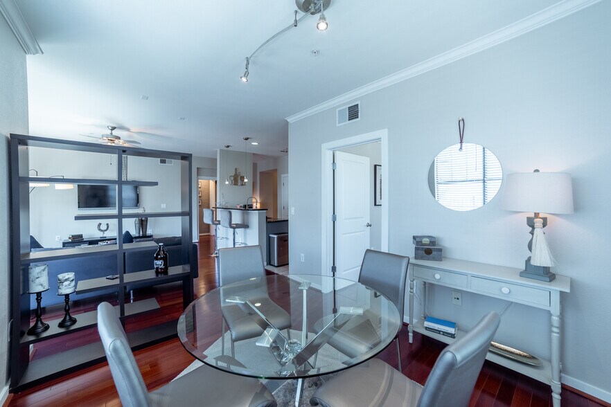 Dining area - 7342 Oak Manor Dr