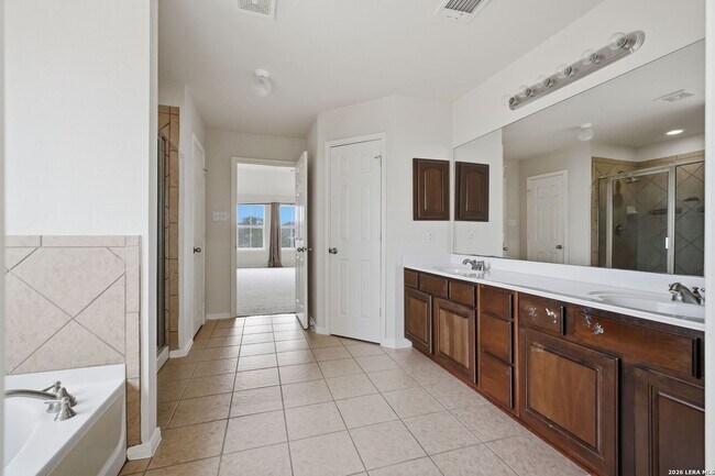 Building Photo - Spacious 5-Bedroom Home for Lease in Desirable Cibolo Location!