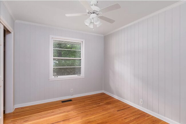 Building Photo - 260 Binkley Dr