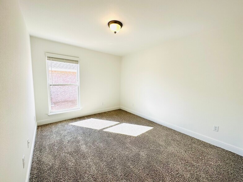 Building Photo - 2150 Tallgrass Ter