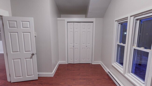 Building Photo - 244