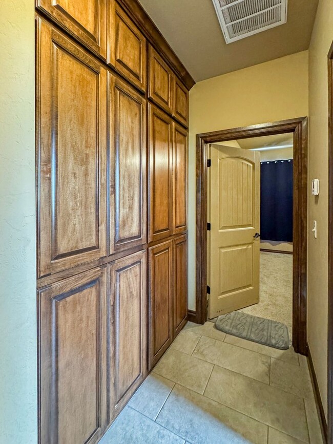 Building Photo - 8294 SE 90th St