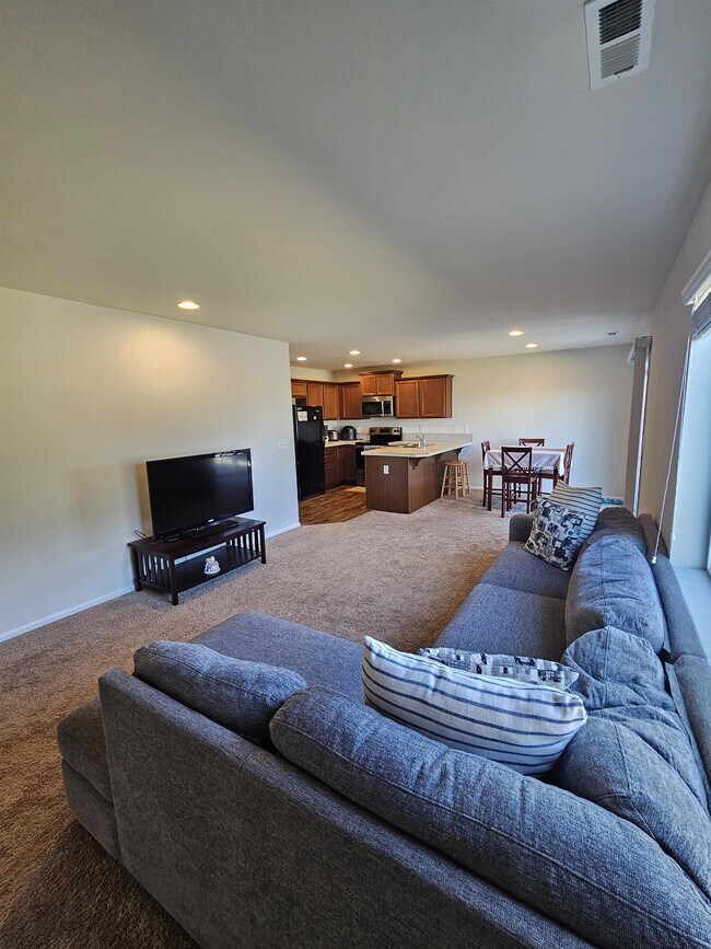 Building Photo - 2417 Fiddleback St NE