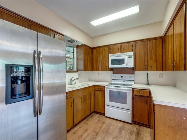 Building Photo - 3731 Vancouver Dr