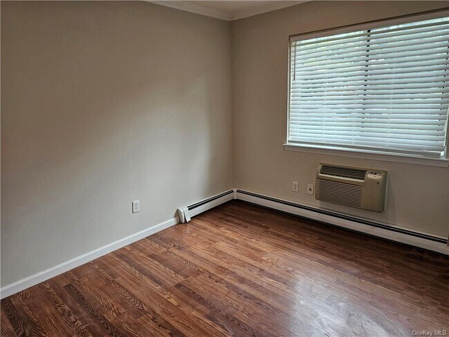 Building Photo - 9 Briarcliff Dr S
