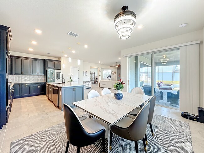 Building Photo - 1021 Savannah Palms Blvd