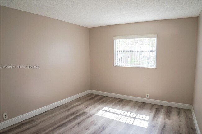Building Photo - 4280 Woodside Dr