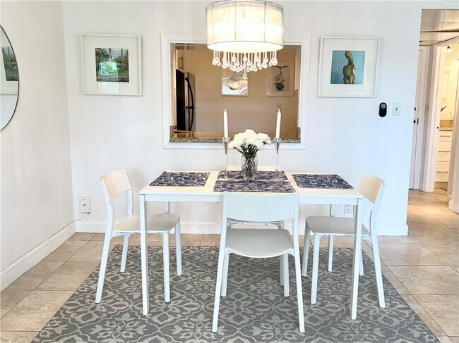 Building Photo - 619 Orton Ave