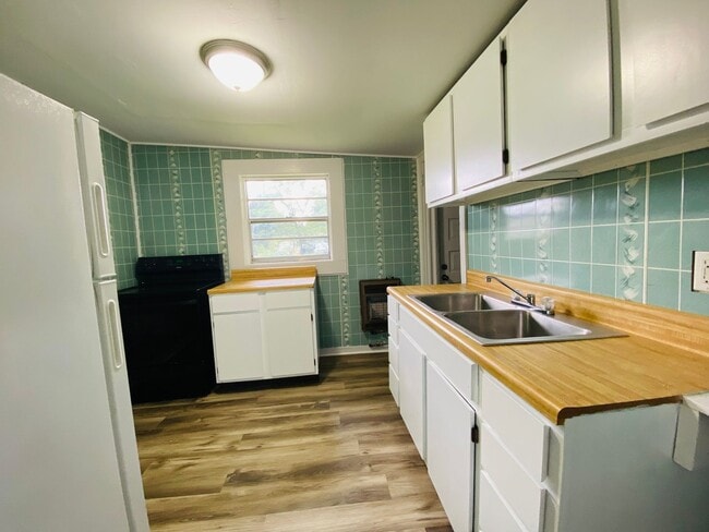 Primary Photo - Charming 1 Bed, 1 Bath – Walk to JSU Campus!