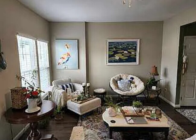 Building Photo - 328 Moonstone Dr