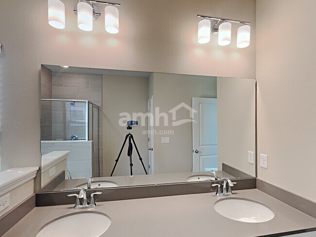 Building Photo - 150 Hemlock Pt