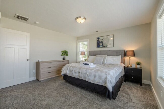 Building Photo - 5032 Bear Trap Dr