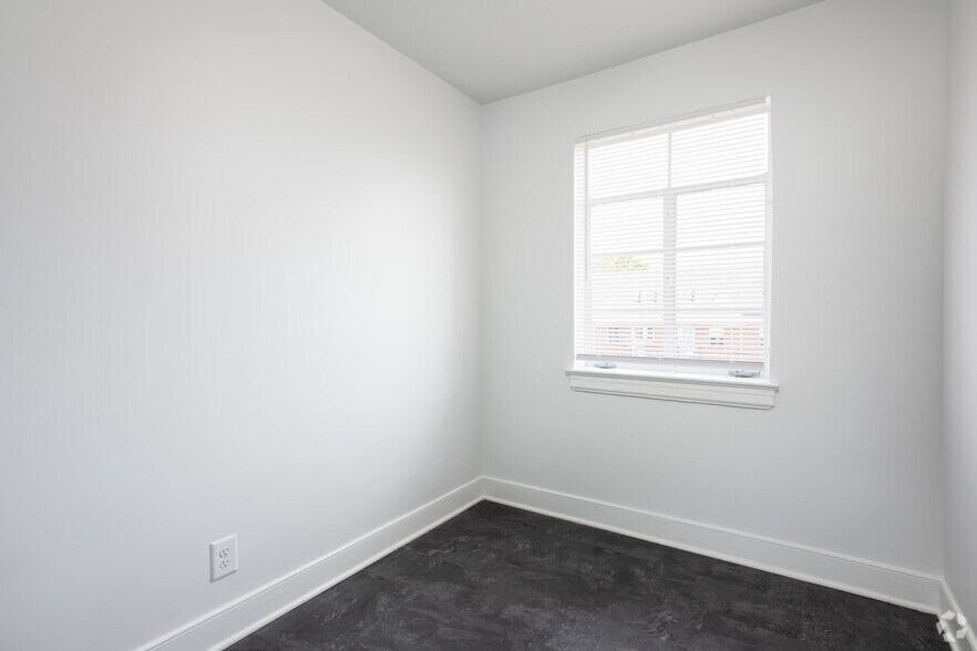 1BR, 1BA - 950SF - Dining Room - Gardens At Grandin - II