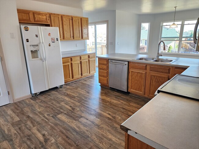 Building Photo - 1175 Goodview Ct