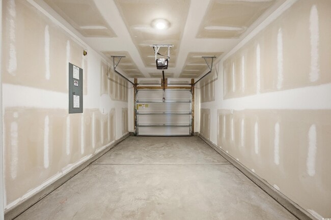 Building Photo - 322 Honeystone St