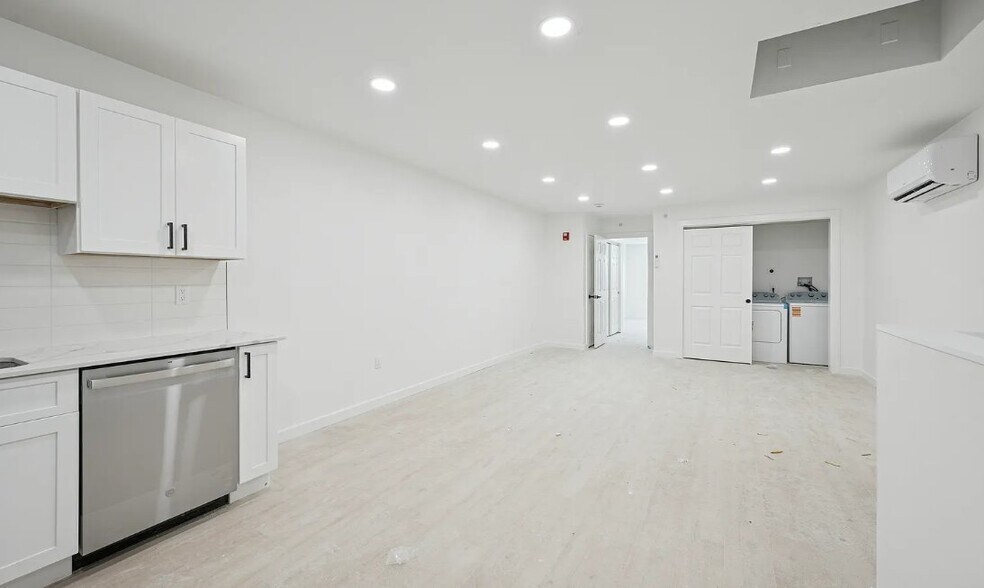 Building Photo - 51 Farson St