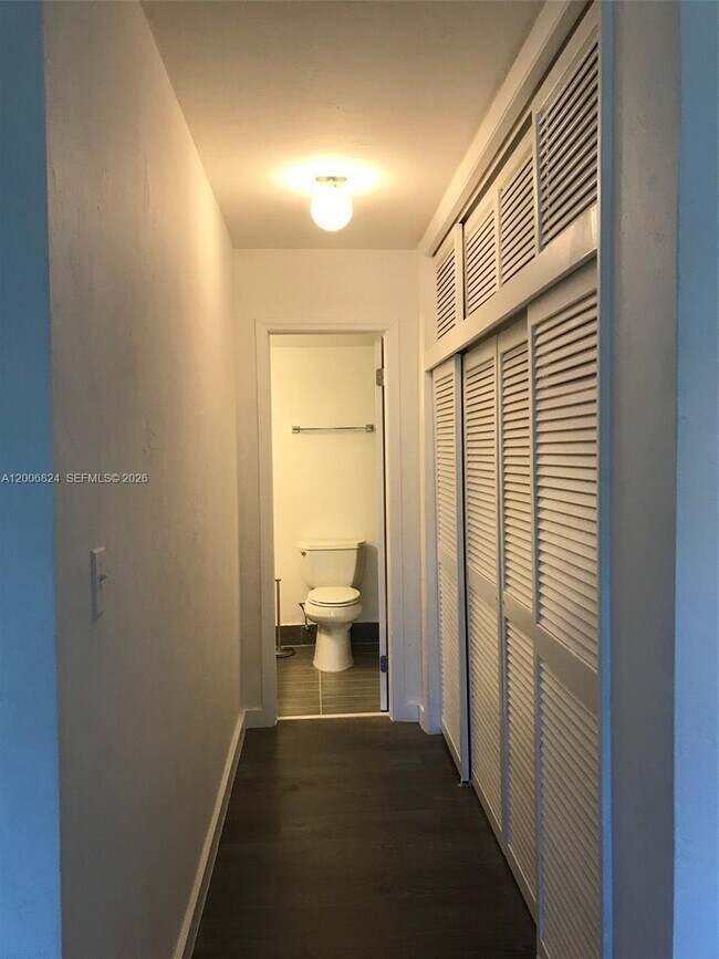 Building Photo - 2600 NE 135th St