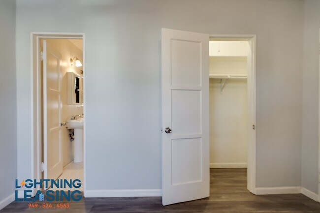 Building Photo - 6415 S Van Ness Ave